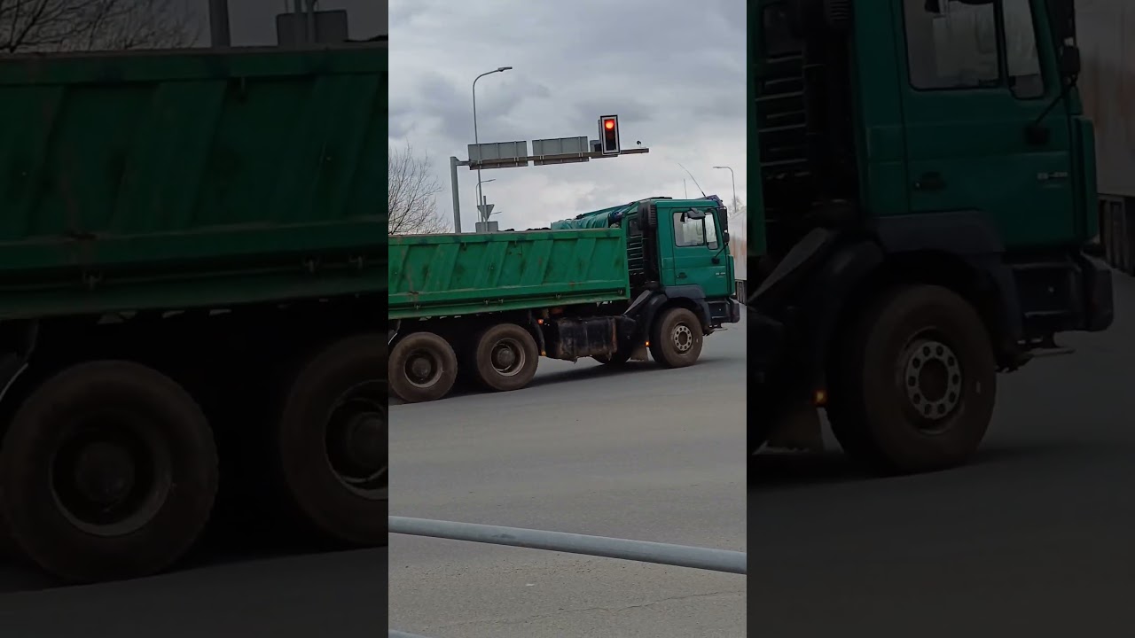 Different Trucks in the City _293