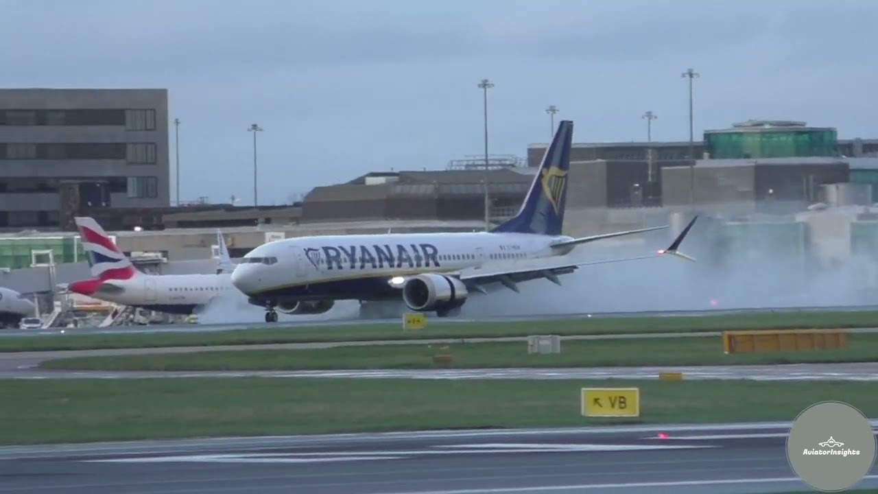 Reverse Thrust Spray from the Ryanair Boeing 737 MAX!