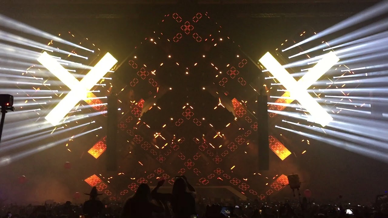 AMF 2017 | 21-10-2017 | Intro & Opening II = I | Hardwell vs. Armin |