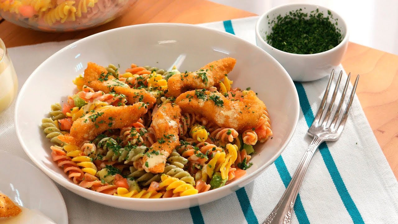 ENSALADA de PASTA 🥗 Receta r&aacute;pida con AGUACATE, tomate y SALSA de QUESO parmesano- Cocinatis