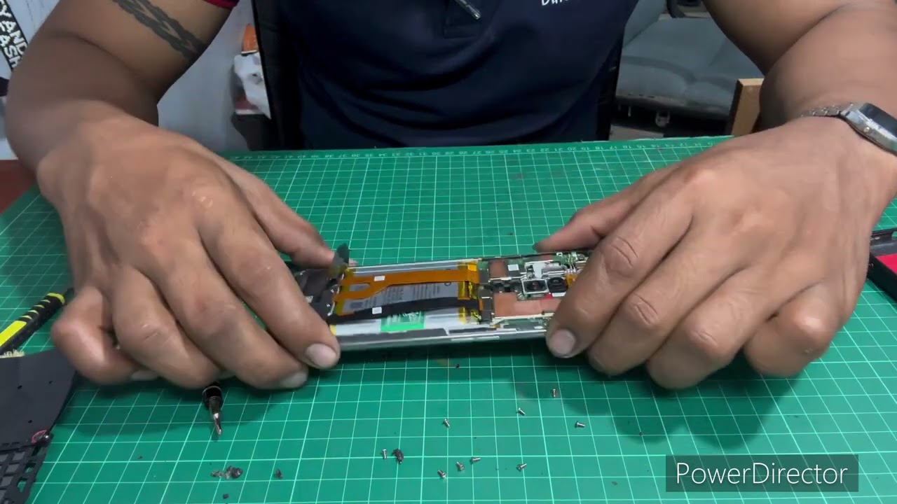 วิธีการเปลี่ยนฝาหลังกับปุ่มข้าง ￼ Oppo Reno 2f￼