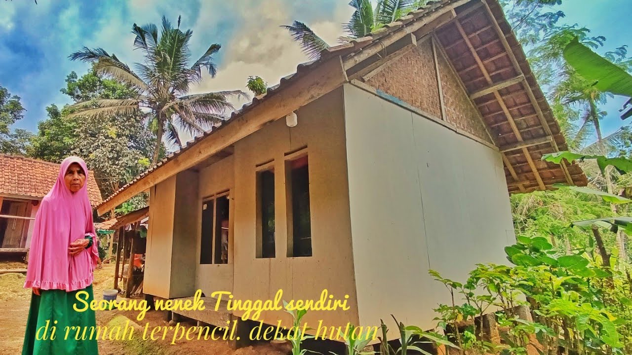 PEMBERANI.SEORANG NENEK TUA TINGGAL MENYENDIRI DI RUMAH TERPENCIL DEKAT HUTAN