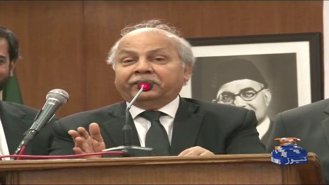 Khawateen Motorcycle Chalaty waqt Batien Na Karen | Justice Gulzar Ahmed