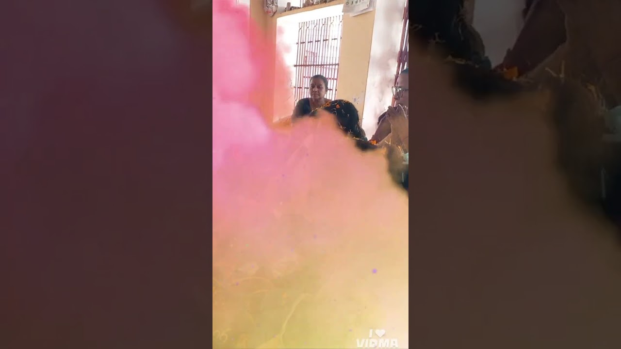 होली है