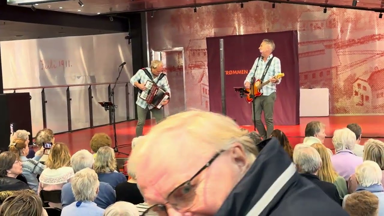 Tømmer og Lukshus m Hans Olav og Odd Arne på Strømmen Storsenter 4/2 Formiddagsunderholding 