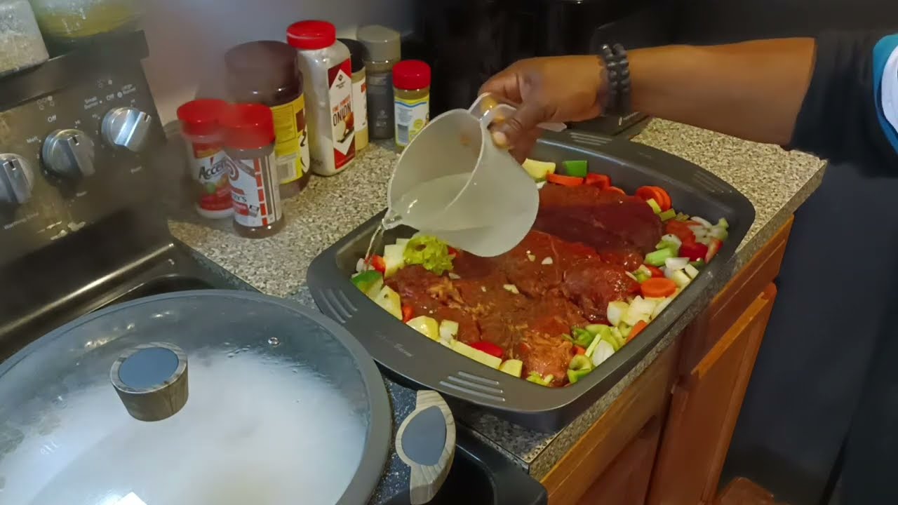 Запеченная в духовке жареная лопатка