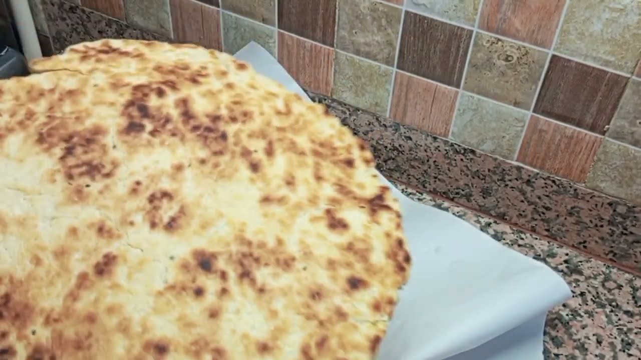 فطيرة بالفرينة اوكسرة مقرمشة👌 من الفوق وطرية 🙂من الداخل تقولولي عليها...