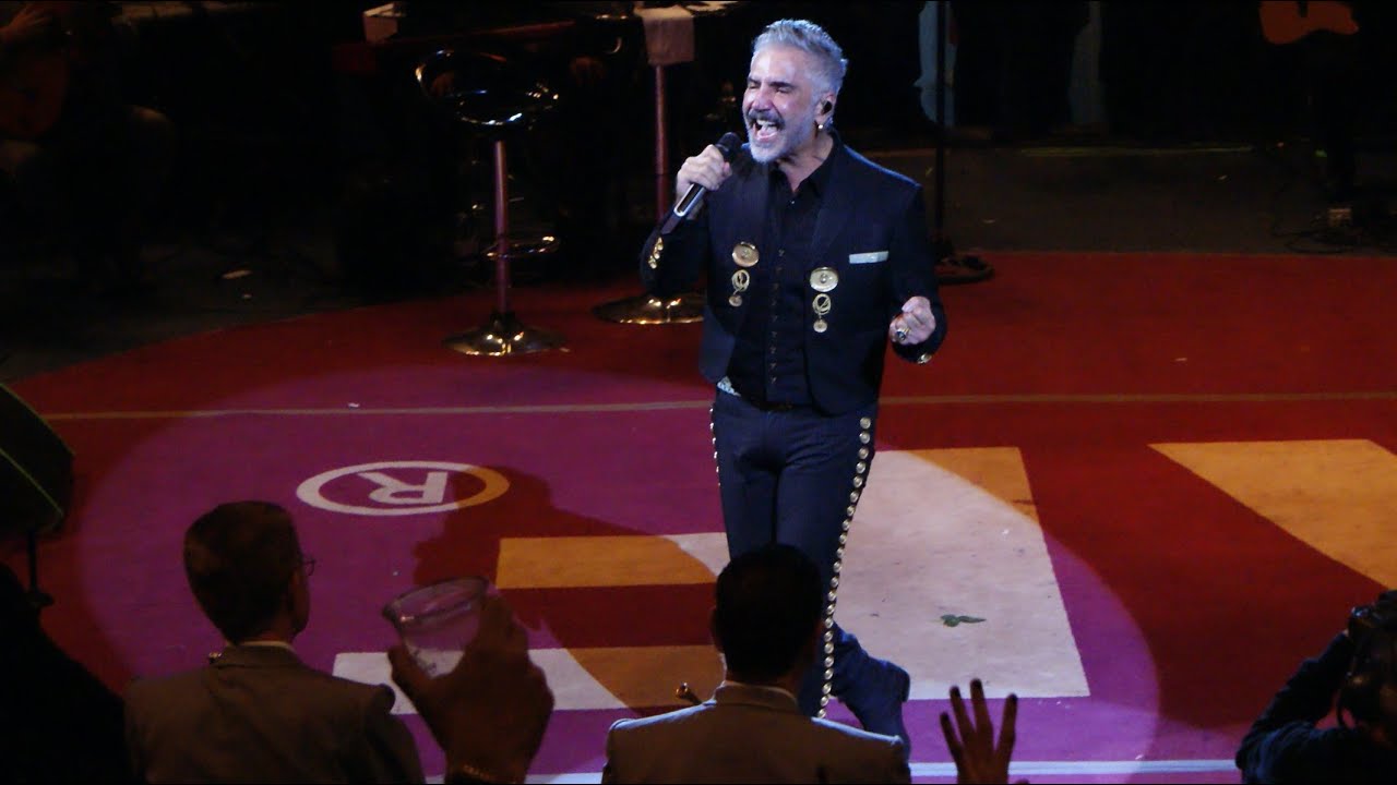 Alejandro Fernández celebra su cumpleaños por adelantado en el Palenque de Aguascalientes