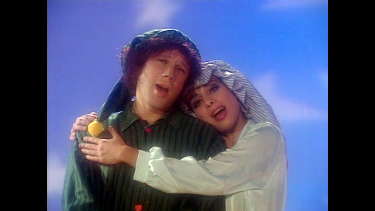 דתיה בן דור כתבה והלחינה: מצעד הפיג׳מות  - DVD 