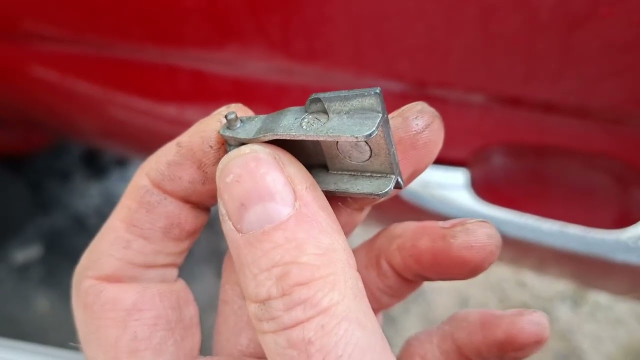 Fiat 500 broken door handle hinge