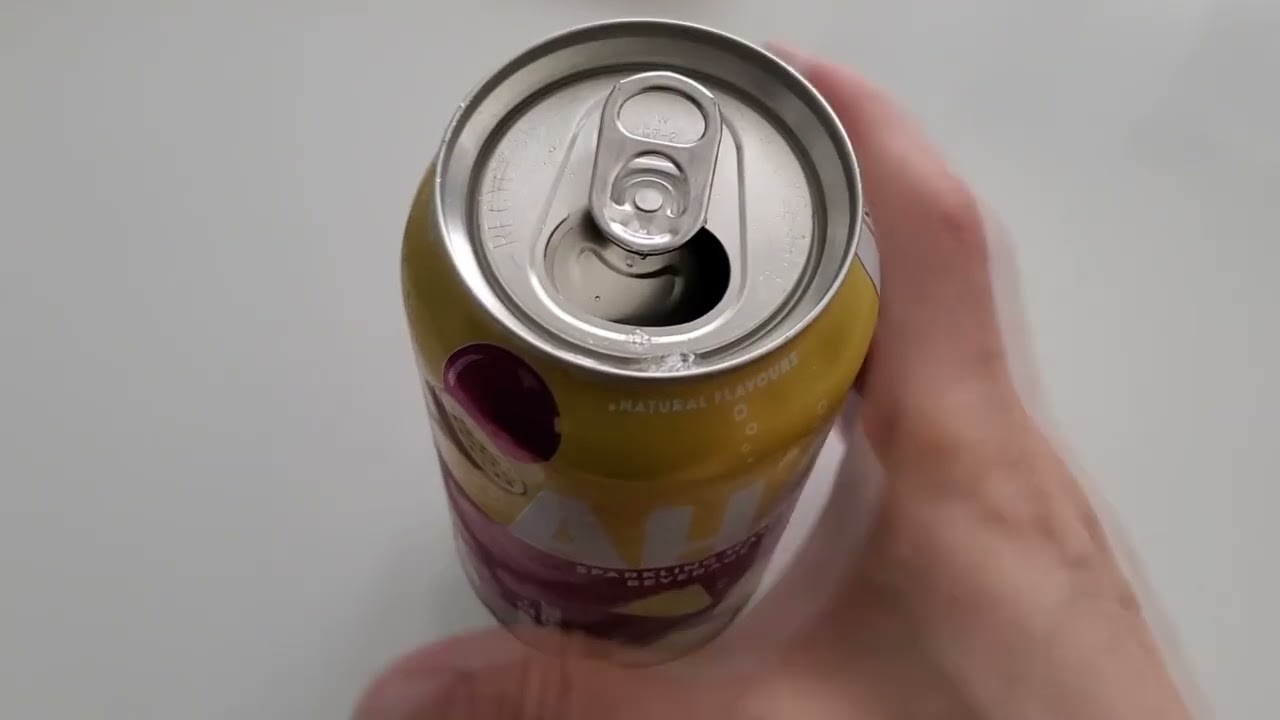 Review AHA Pineapple Passion Fruit Sparkling Water