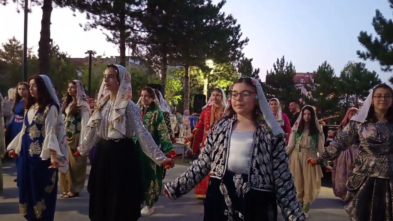 Kütahya Belediyesi Kültür Sanat Akademisi Halk Oyunları Gösterisi