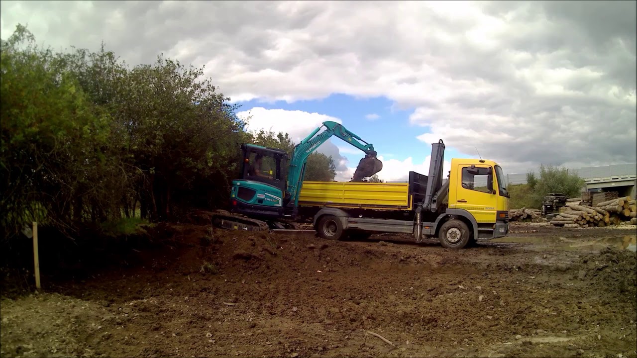 Sunward SWE-35UF load dirt on Mercedes Atego