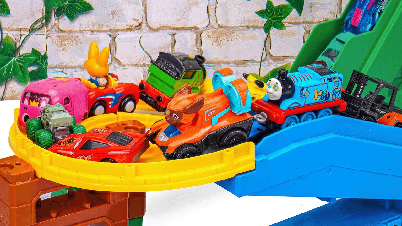 Disney Pixar ☆ Cars Tomica System die-cast car racing along the track and diving into the water