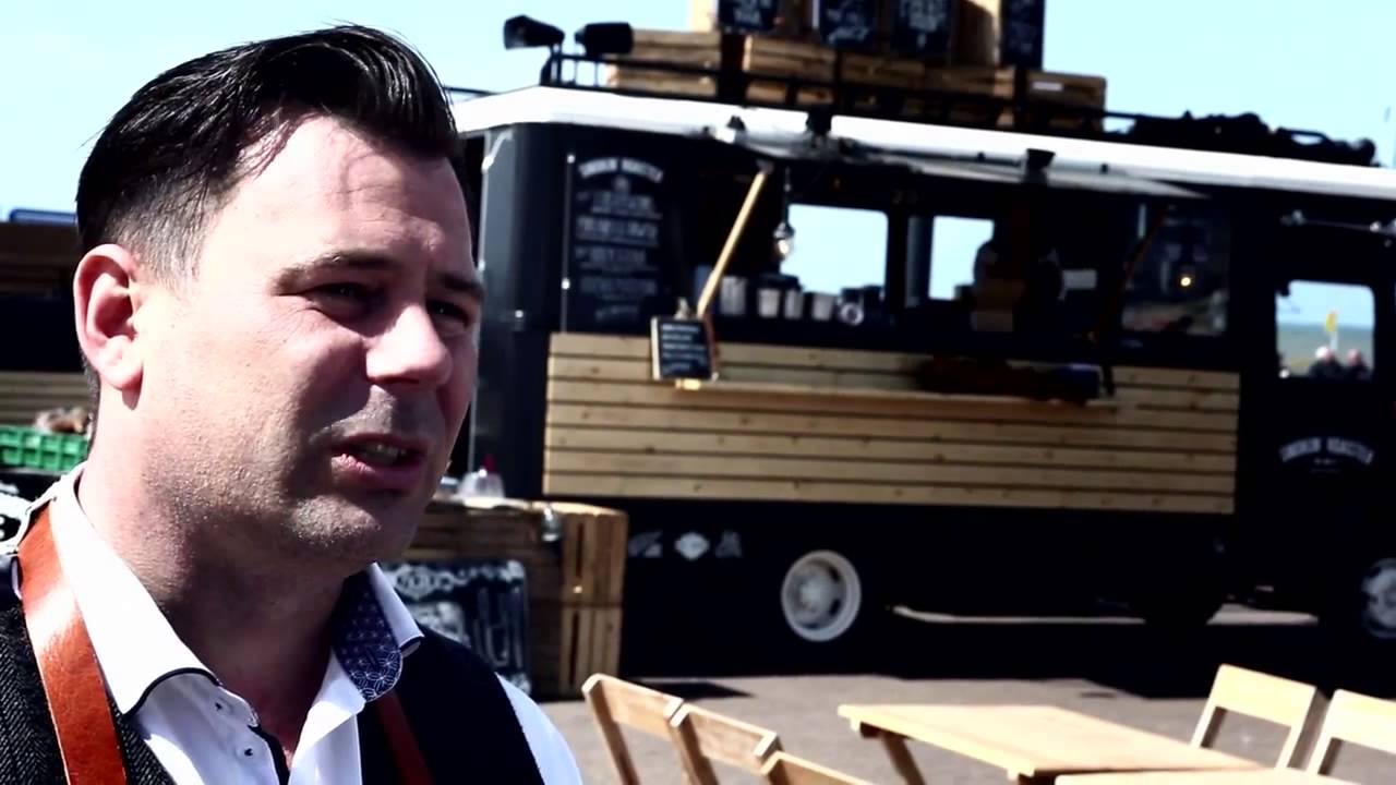Dutch Mercedes-Benz Food truck for soul:  The Smokin’ Roaster
