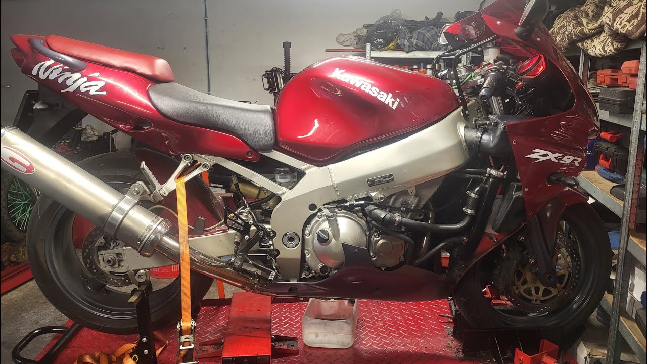 Kawasaki Ninja 900 uszkodzona skrzynia biegów.