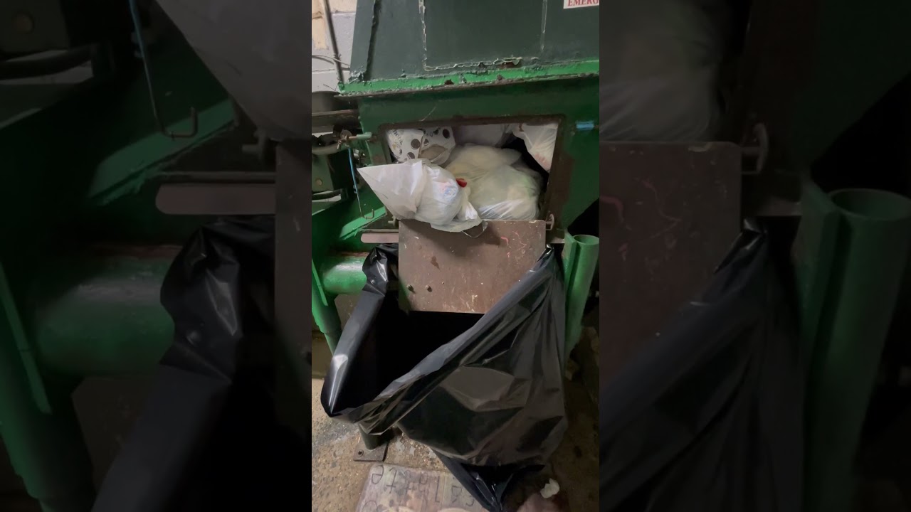 Peurto Rican porter 🗽🗑️  auger trash compactor