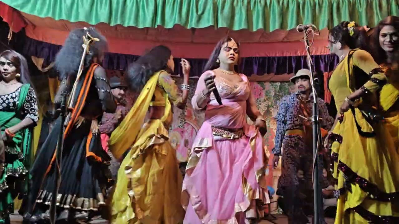 बहुत ही जबरदस्त शुक्ला जी की नौटंकी में हुआ होली वाला गीत 👉🙏♥️8303354995