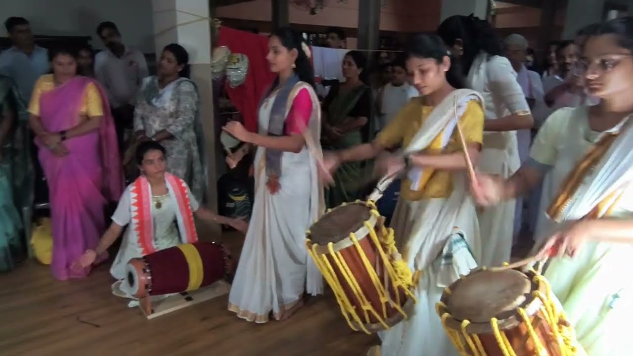 ದ್ವಂದ್ವ ಚೆಂಡೆವಾದನದೊಂದಿಗೆ ಕು.