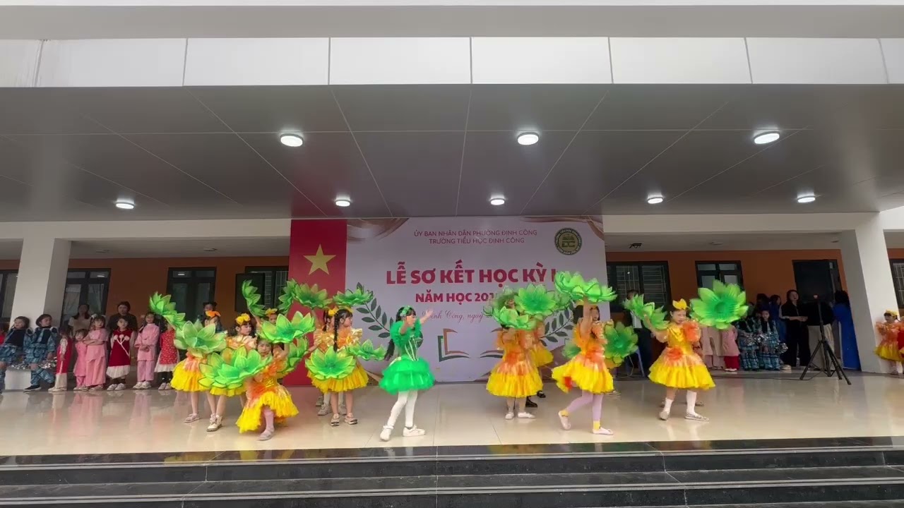 Múa mushup Mùa thu em tới trường+ Bài học đầu tiên