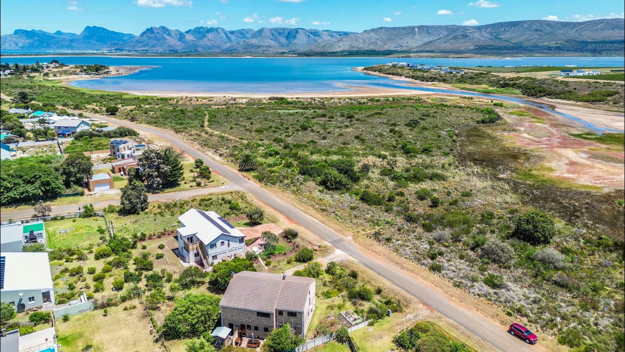 House with views for sale in Fisherhaven, Hermanus, South Africa : R3,950,000 : 1041m2 erf size.