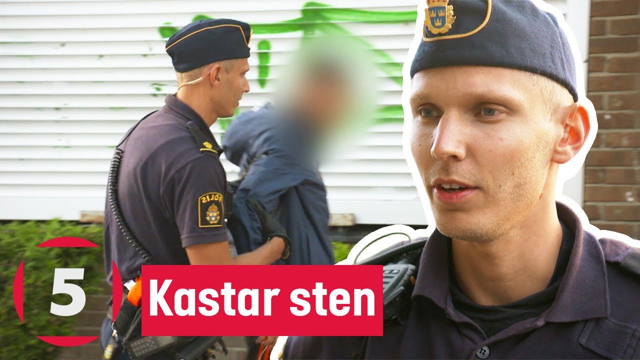 Ungdomar KASTAR STEN på polisen | Södertäljepolisen | Kanal 5 Sverige