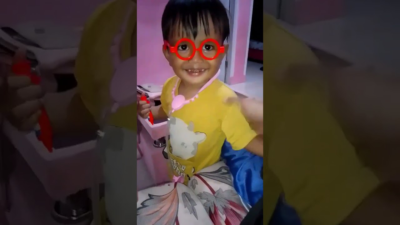 aa ama teteh main dokter dokteran.. hobinya nyuntik 😂