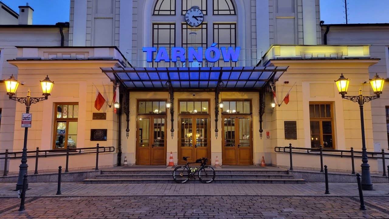 Katowice - Kraków - Tarnów rowerem szosowym (190 km). Wycieczka rowerowa, bikepacking.
