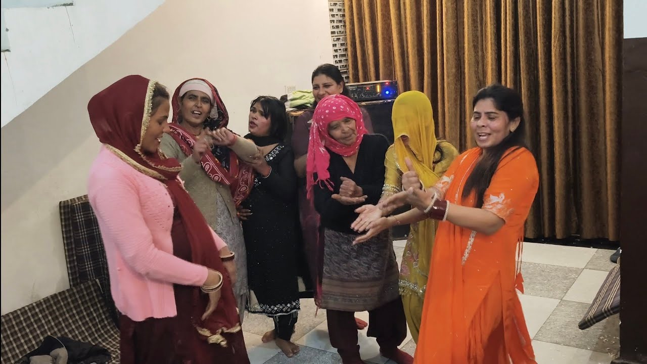 माँ  मौसी नानन्द भाभी सब ने मिलकर किया डांस💃💃