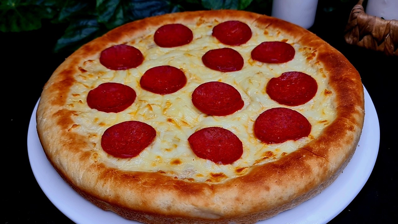 بيتزا بيبروني 🍕🔥 بعجينة قطنية طرية من أول مرة وطعم أحلى من المطاعم ومقادير بسيطة جدًا