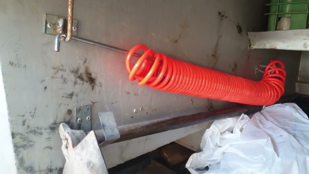 מתלה לצינור אוויר  ברכב