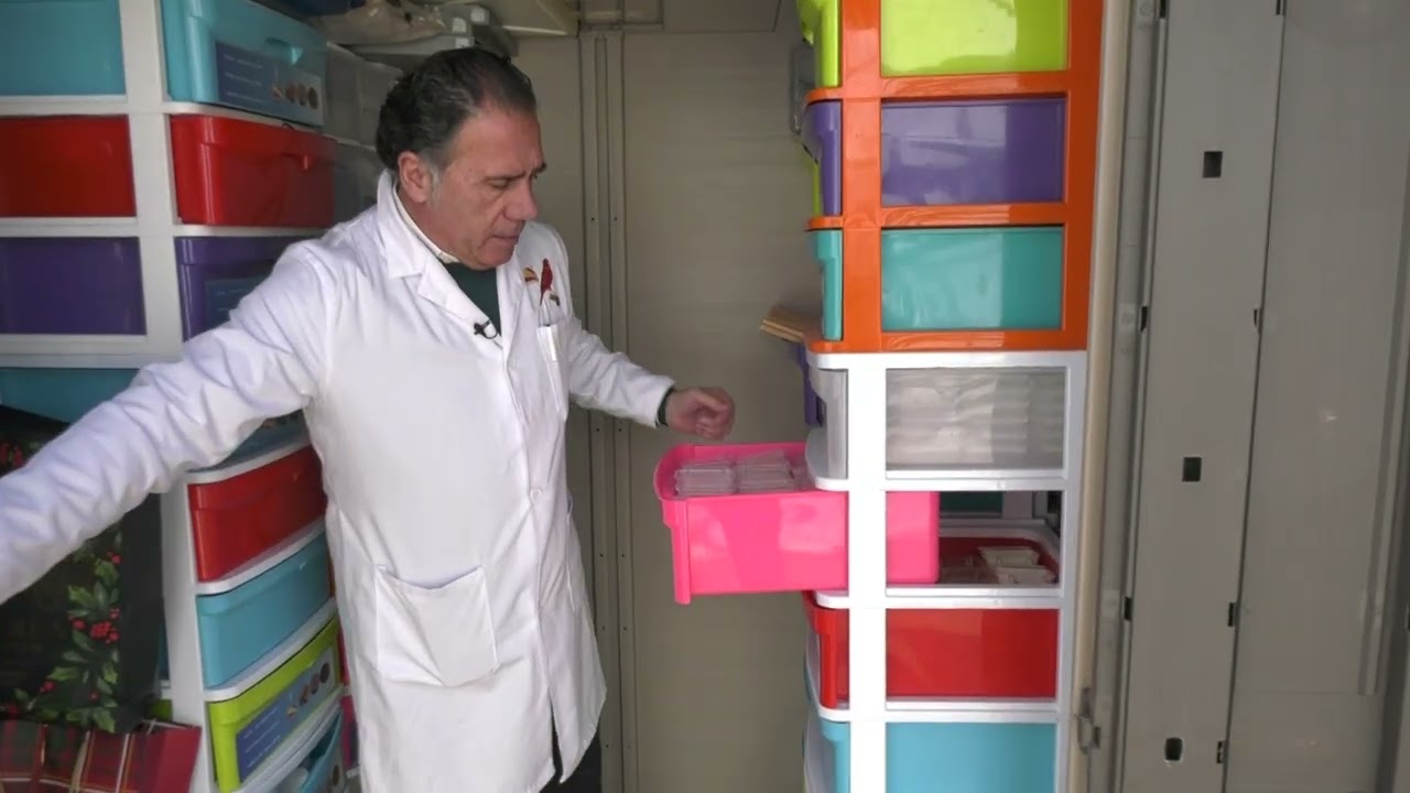 enseñamos todos los reproductores y como limpio los bebederos y rejillas