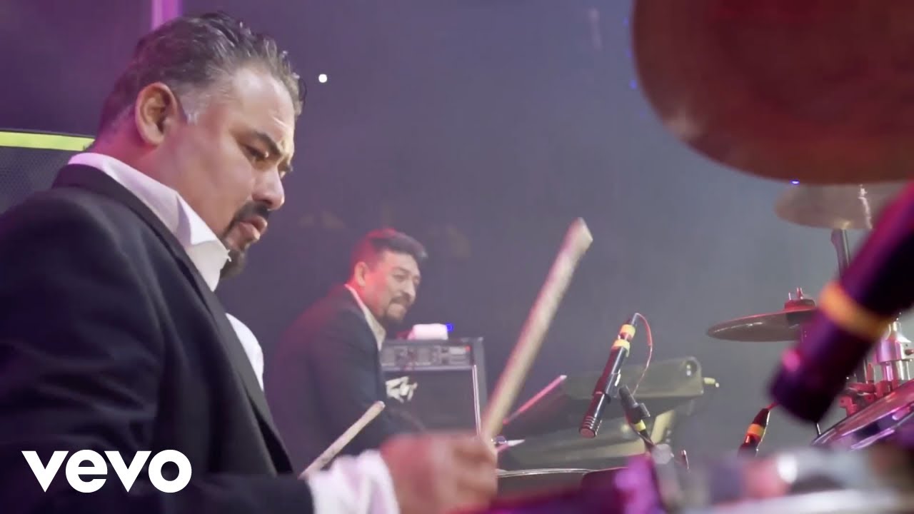 Tropicalisimo Apache - Al Corazón No Se Engaña (En Vivo)