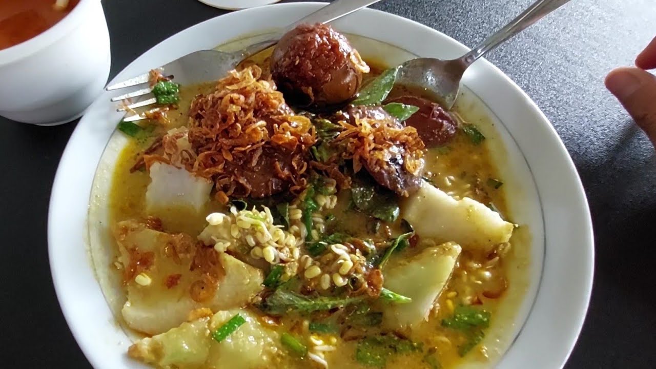 LAKSA BETAWI ASIROT !!! MAKANAN KHAS BETAWI YANG MASIH BERTAHAN SEJAK 1972 - INDONESIAN STREET FOOD