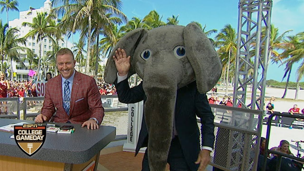 Lee Corso 'Head Gear Pick': Oklahoma vs. Alabama, College Football Playoff & more | College GameDay
