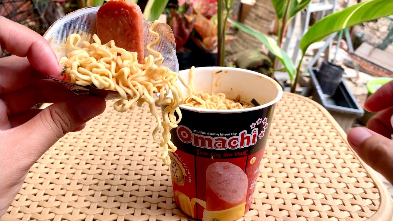 Unboxing hai vị mì Omachi có cây thịt thật bên trong. Tập 61