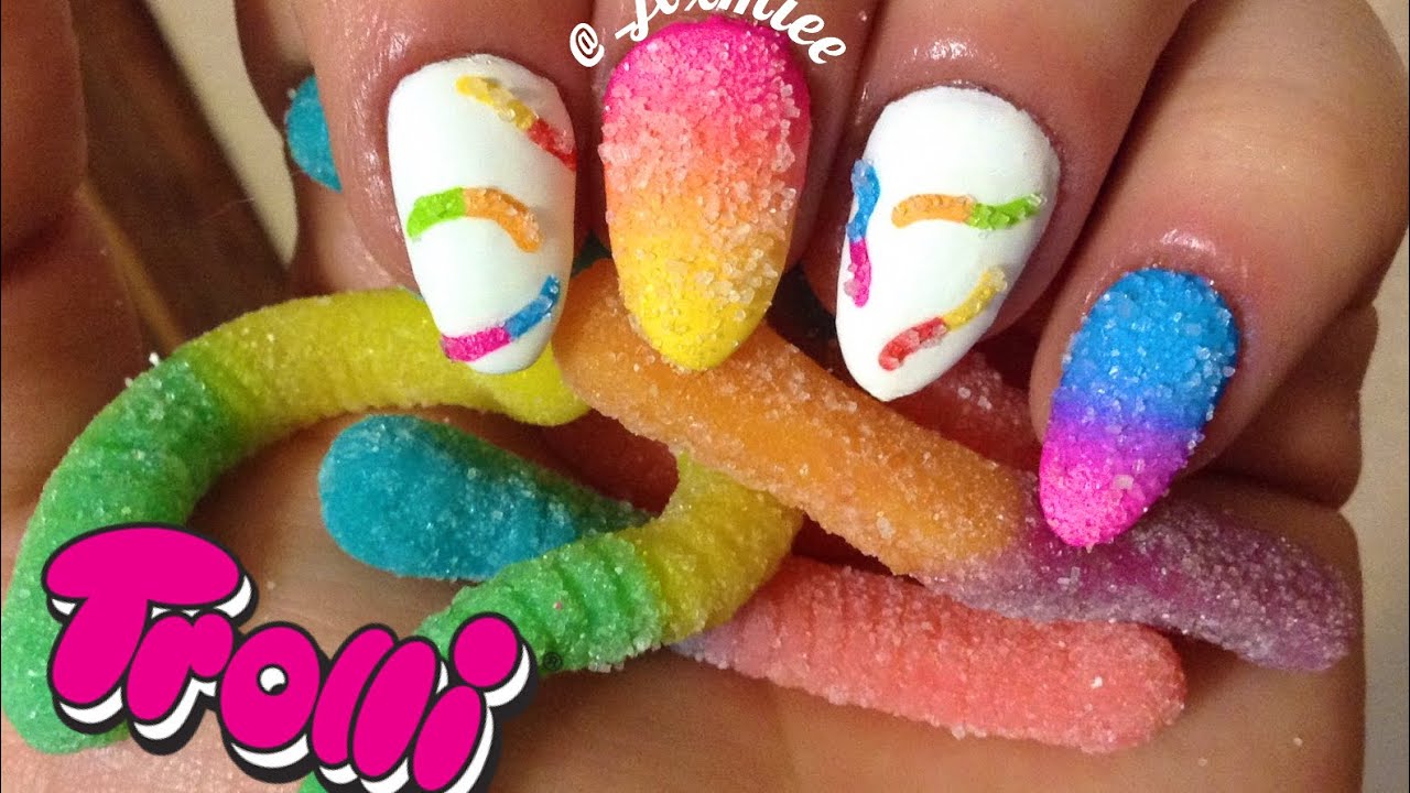 Sour Gummy Worm Inspired Nail Art // 💅🏼💕