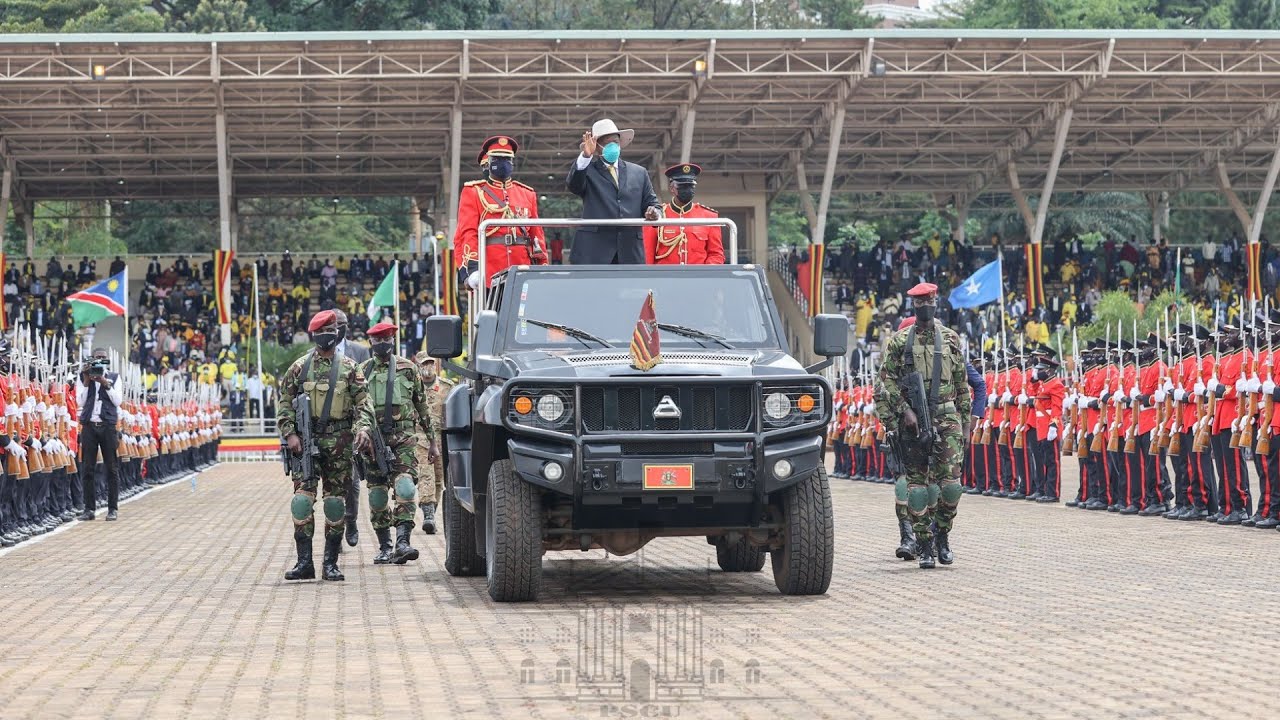 SEE HOW PRESIDENT MUSEVENI ARRIVED FOR HIS INAUGURATION & THE BEAUTIFUL LAP OF HONOR HE MADE!!