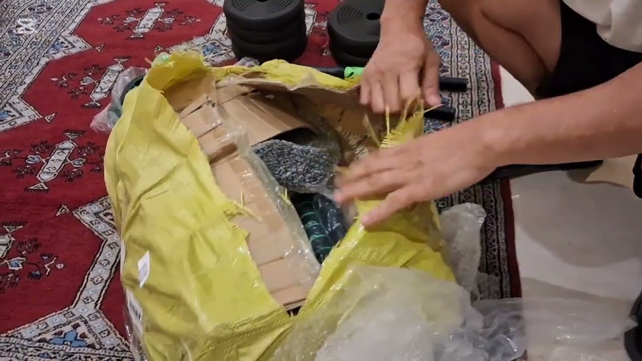 Unboxing 2in 1 dumbel and barbel with connecting rod 