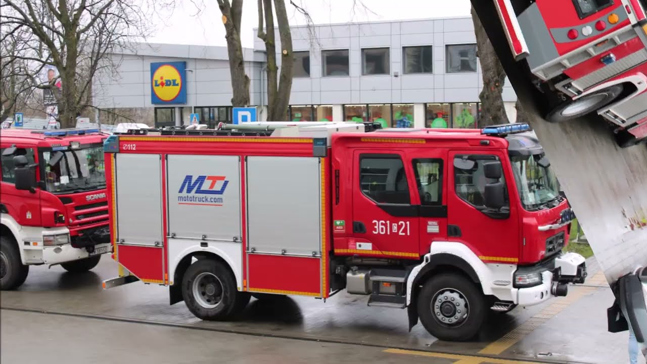 Ćwiczenia strażak&oacute;w z JRG1 oraz JRG2 w budynku Powiatowego Centrum Zdrowia. 25.03.2024