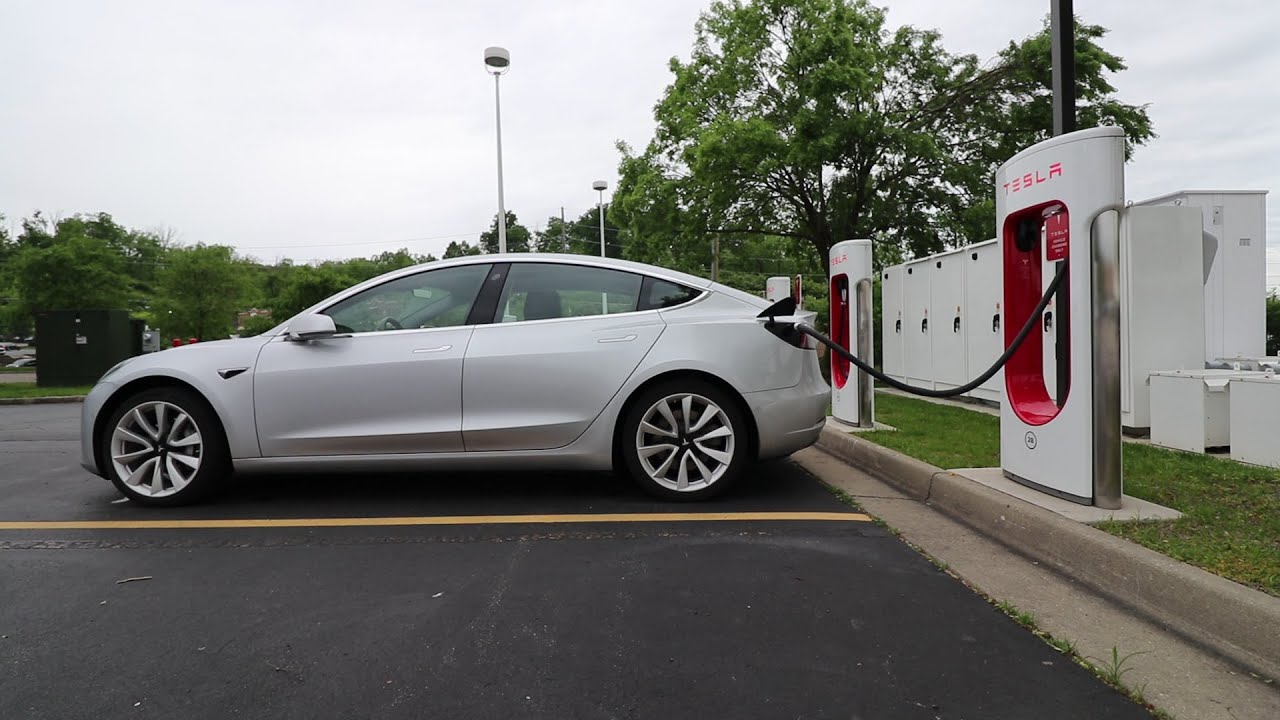 Вот каково на самом деле жить с Tesla Model 3
