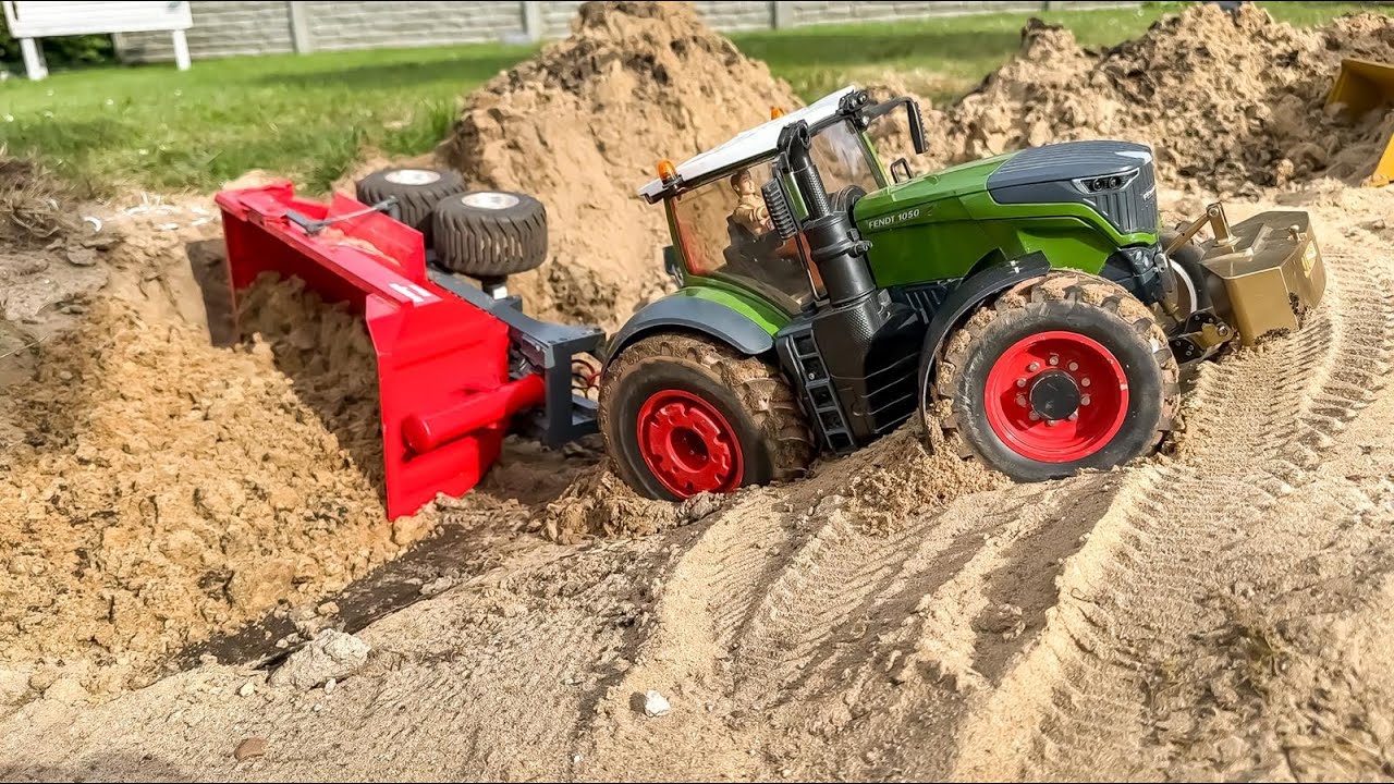 RC Tractors and  Trucks a couple in trouble, big accident with tractor