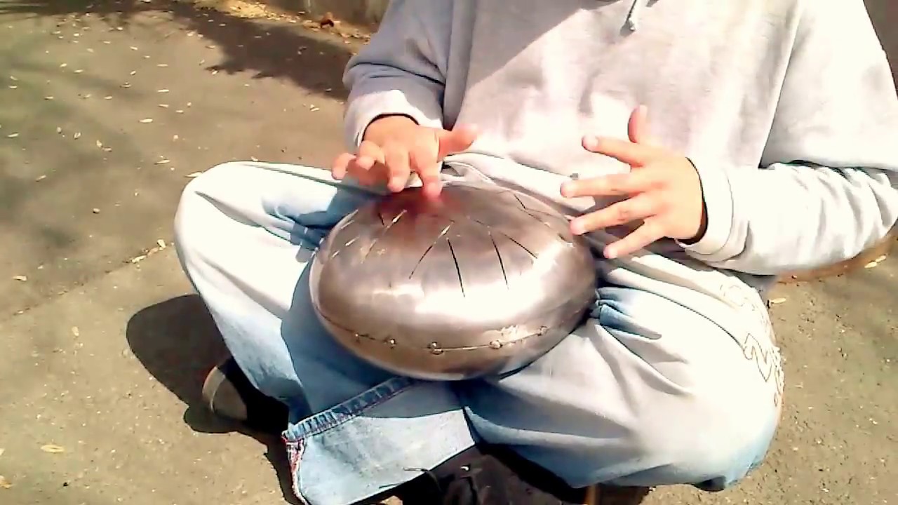 AMAZING hapi drum player on the street! UNIQUE HANDS TECHNIQUE!
