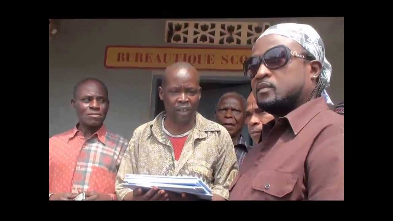WERRASON FAIT UN DON AUX ECOLES A MBANZA NGUNGU ET HONORE MFUMU KIMBANGU PAR ADT YANKI MPUY