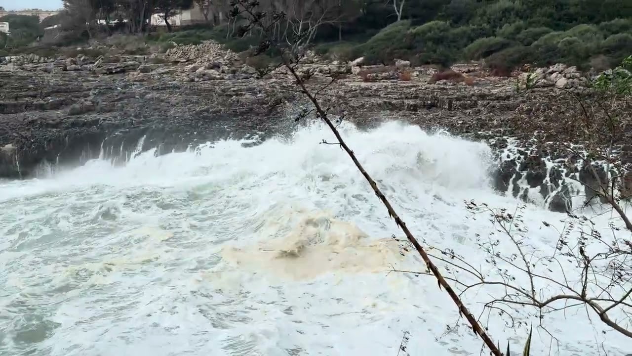 España | Mallorca | Portocolom - Caló d'en Manuell 06.03.2026 - fuertes olas durante la tormenta