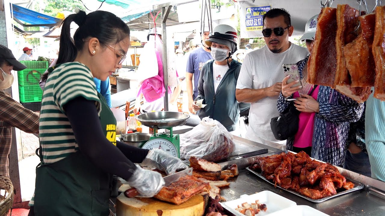 Bất ngờ khách ập đến mua heo quay đông khủng khiếp làm em gái cao thủ Kim Mai trở tay không kịp