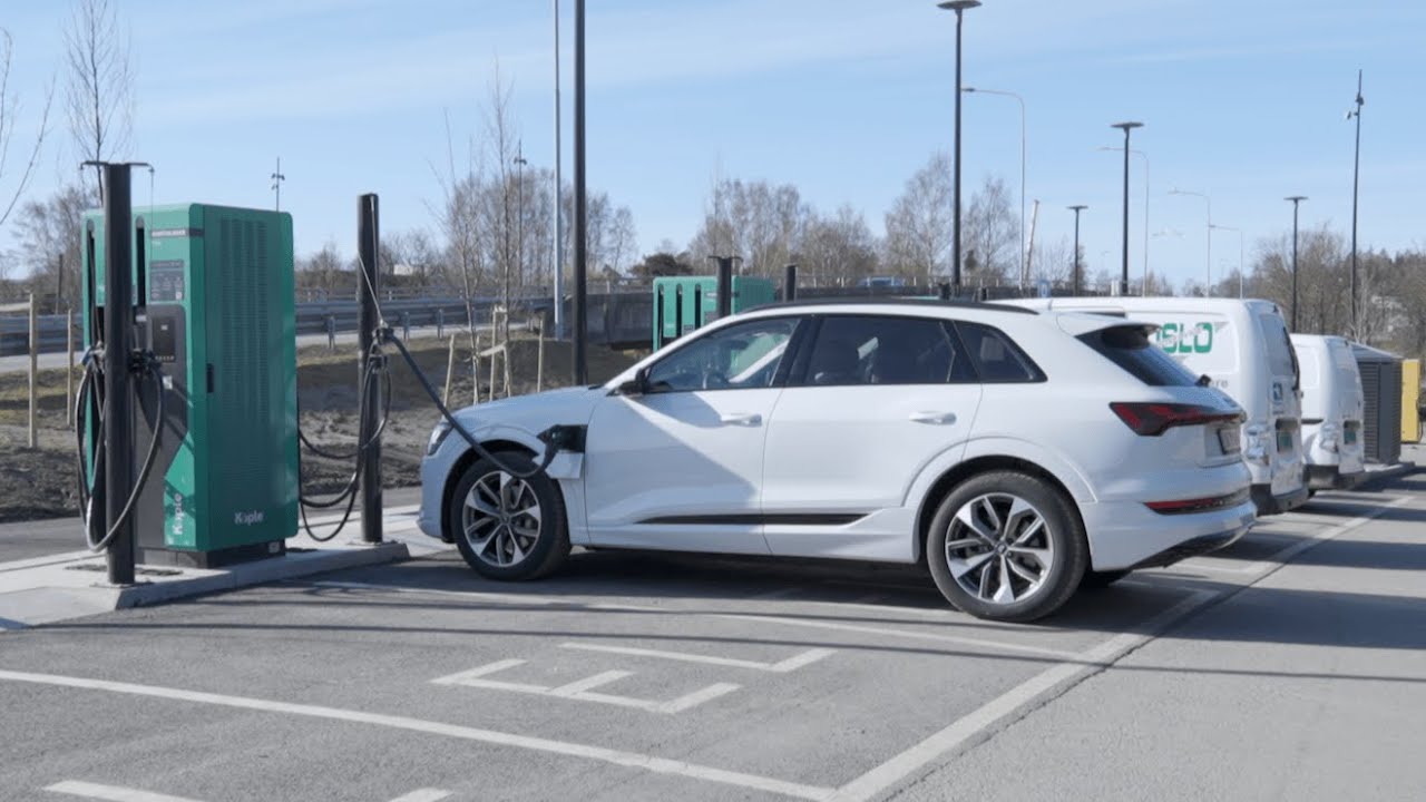 Тест запаса хода Audi E-Tron 55 на 615 км (NHSR) на летних шинах!