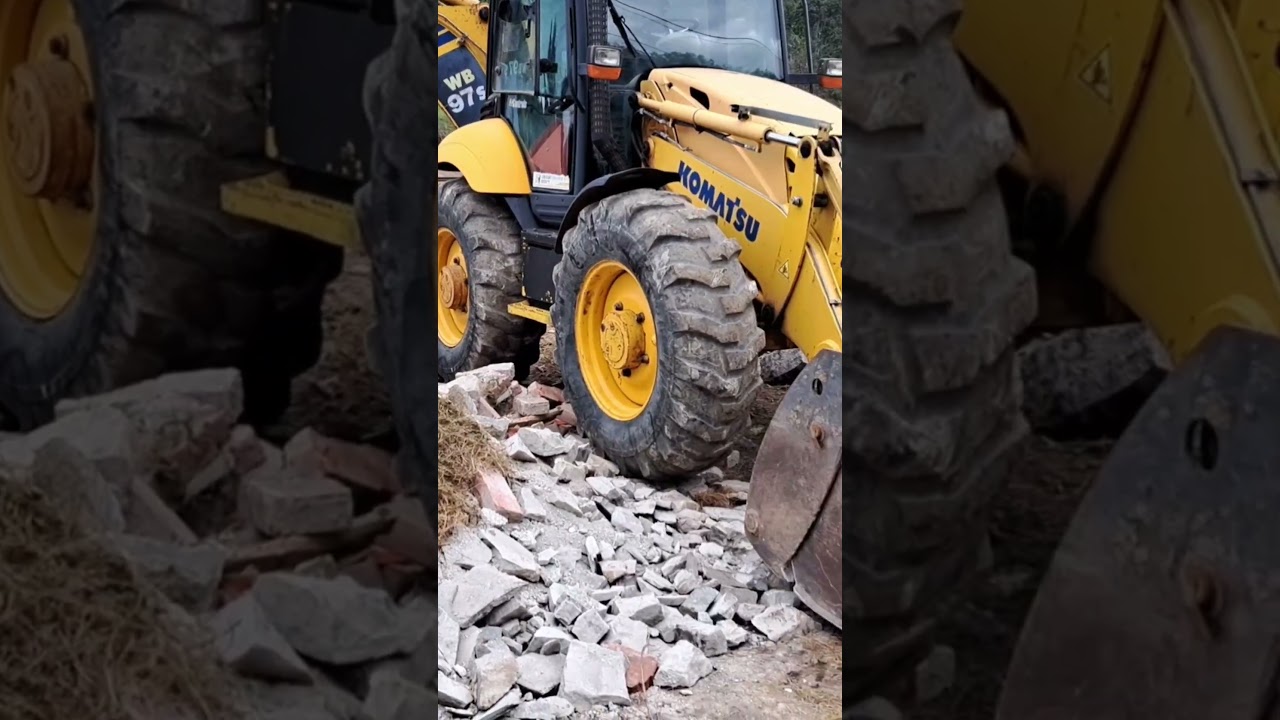 Komatsu Clearing House Debris Like It’s Nothing!
