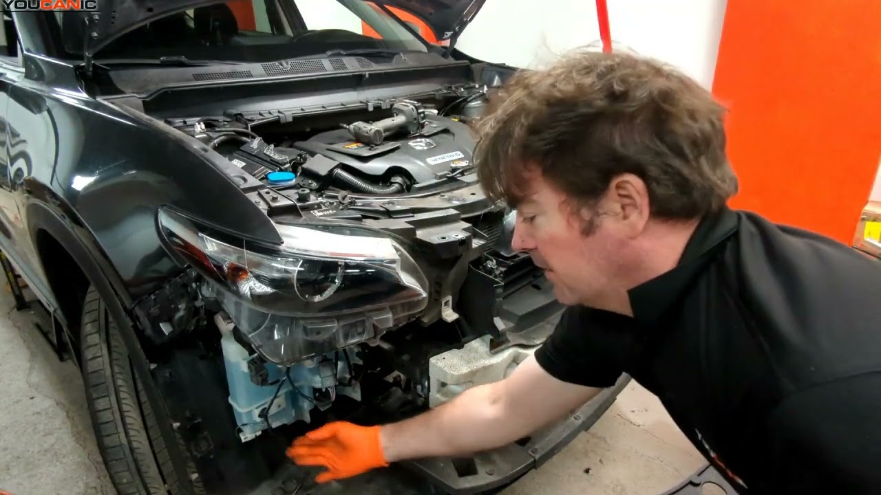 Руководство «Сделай сам»: замена переднего бампера на Mazda CX-9 2016–2024 годов выпуска