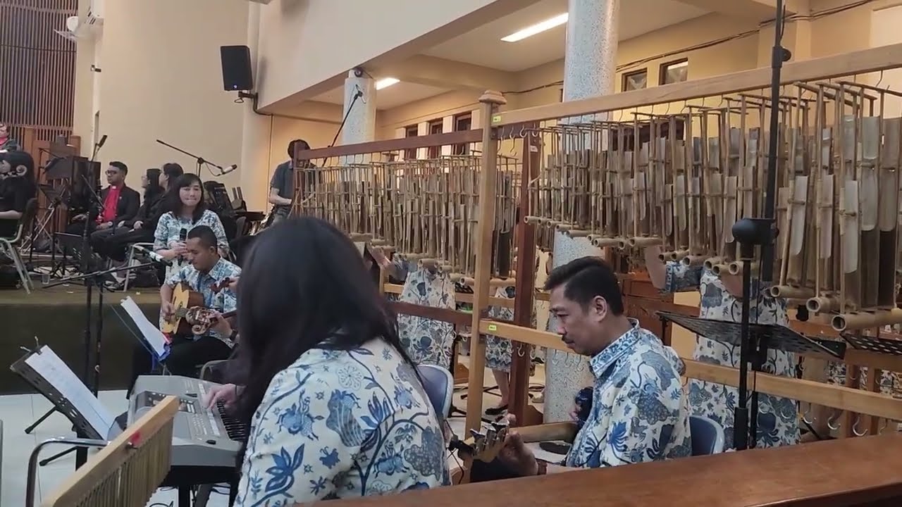 KK 741 - JADILAH TELADAN DUNIA // Tim Musik Angklung GKI Sunter 